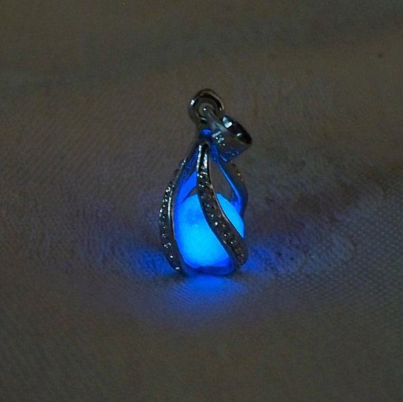 Mermaids Magic “White Gold” – Midnight Blue Glow in the Dark Pendant with Glowin