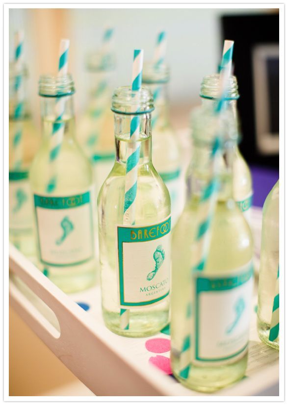 mini wine bottles for bridesmaids before wedding