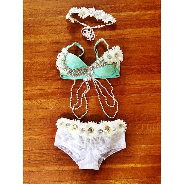 Mint and white daisy rave outfit