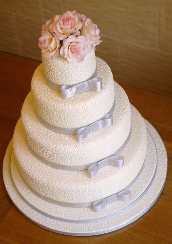 western wedding cakes and flowers
