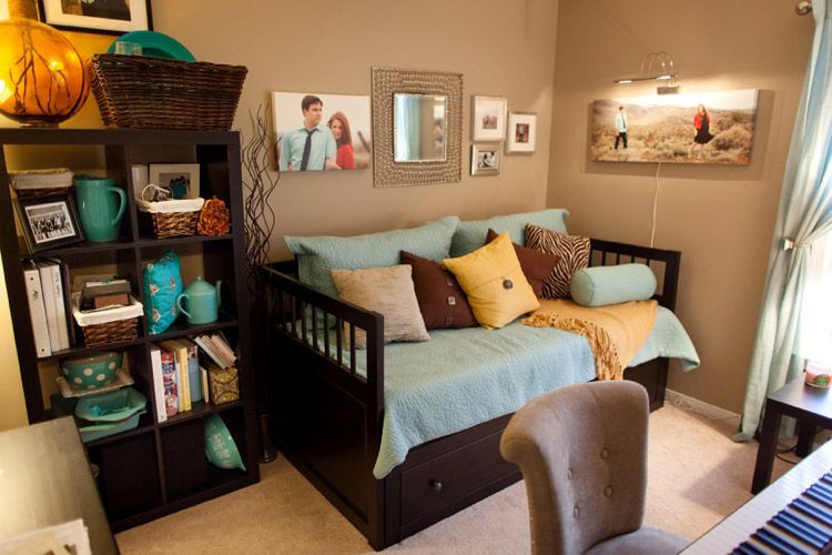 guest room/office; so cute! definitely love the piano tucked in there, too.