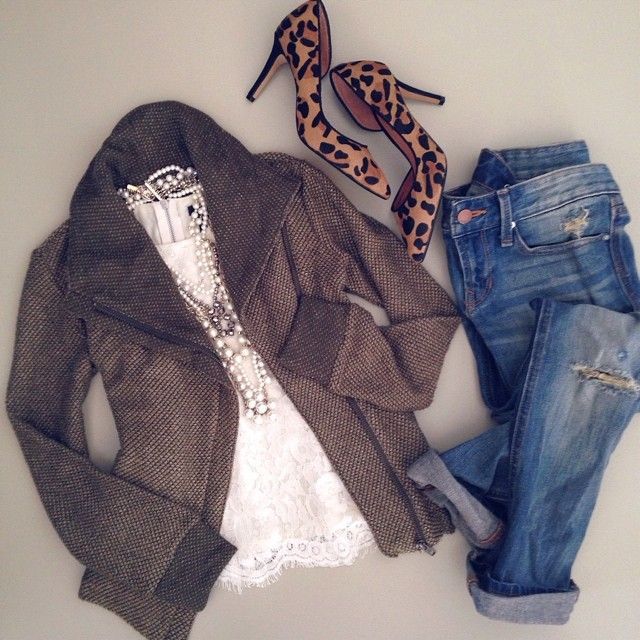 Great fall outfit, only with flats.