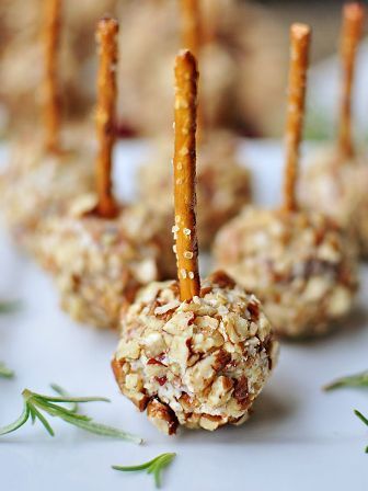 Mini Cheese Ball Bites ~ easy appetizers featuring dried cranberries, blue chees
