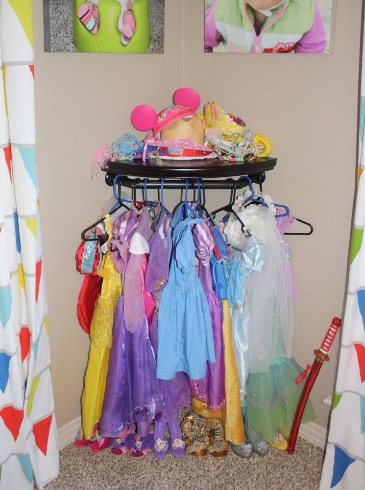 Playroom dress-up storage with (oh so loose) tutorial. #DIY