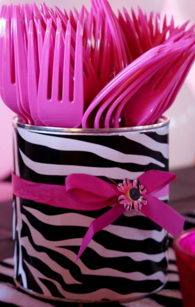 Zebra party utensils – can wrapped with zebra paper. Cute!