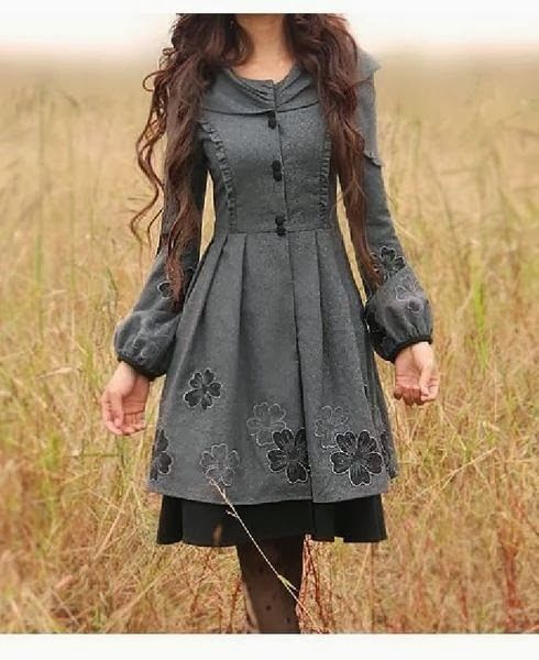 Amazing grey flowery dress for anytime, this anthropology looking baby doll dres