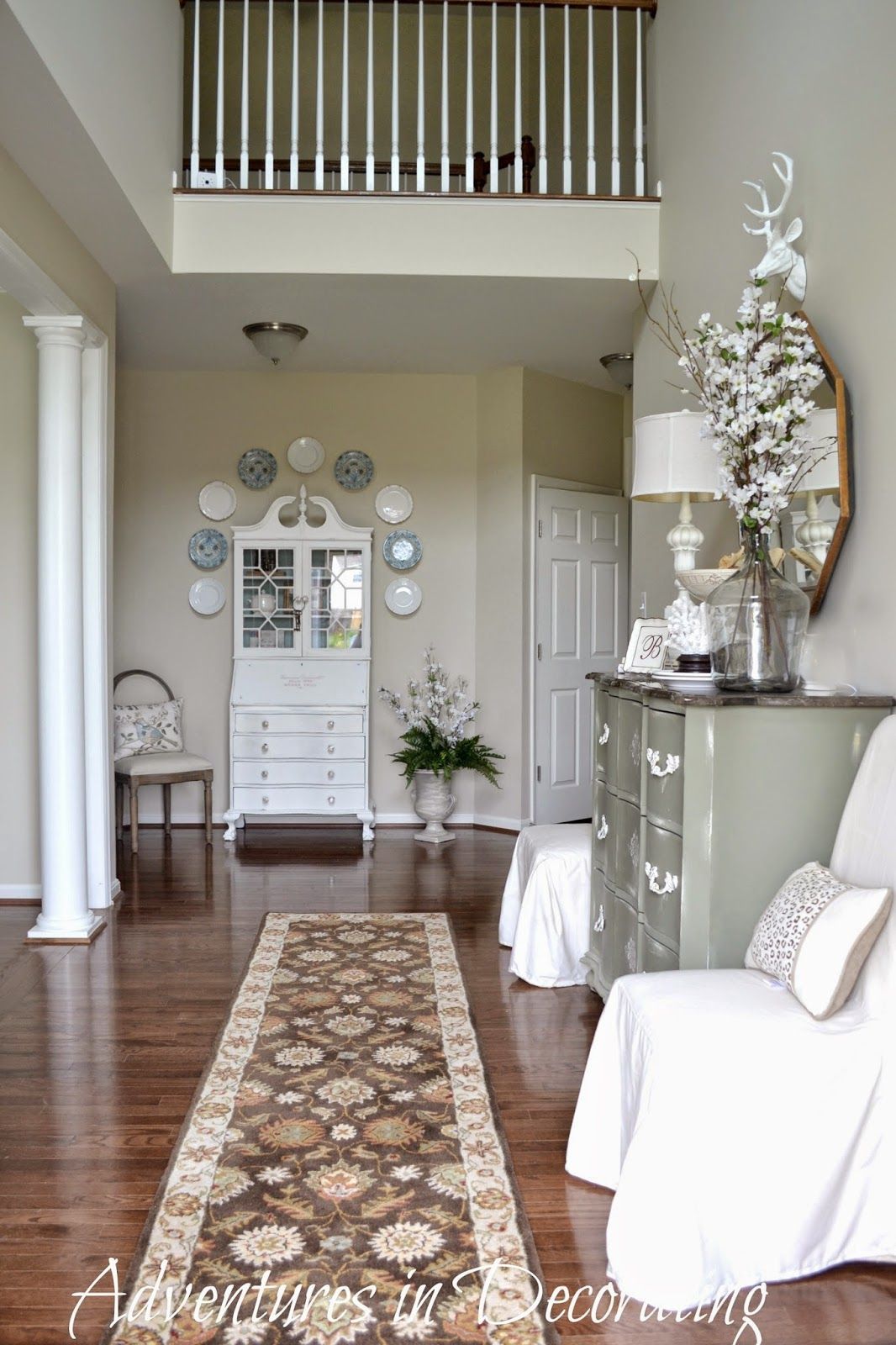 Gorgeous entryway and calming color scheme.