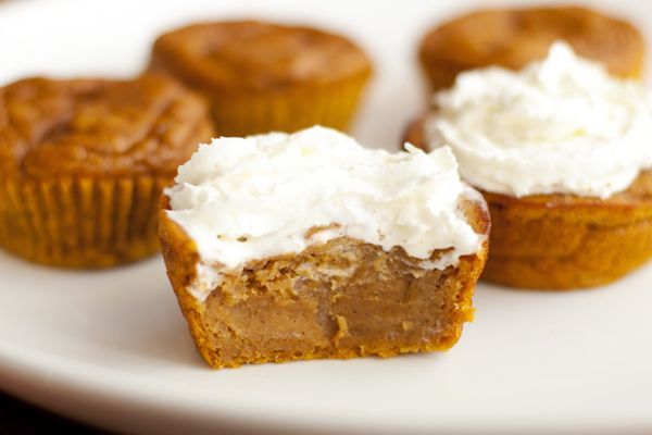 Pumpkin Pie Cupcakes -definitely need to make these!