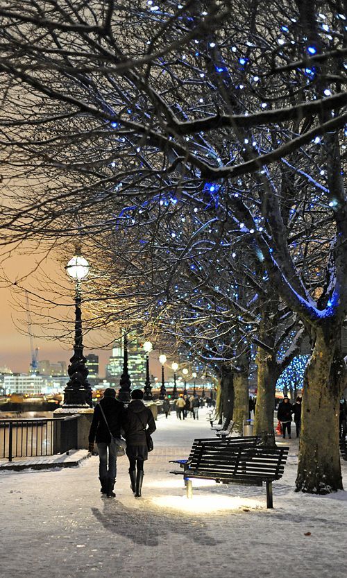 A walk along by the River Thames in the snow. What could be more romantic?