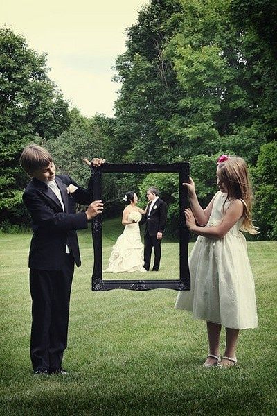 Cute Wedding Picture Idea, would be adorable with Jazzy and little man somehow :