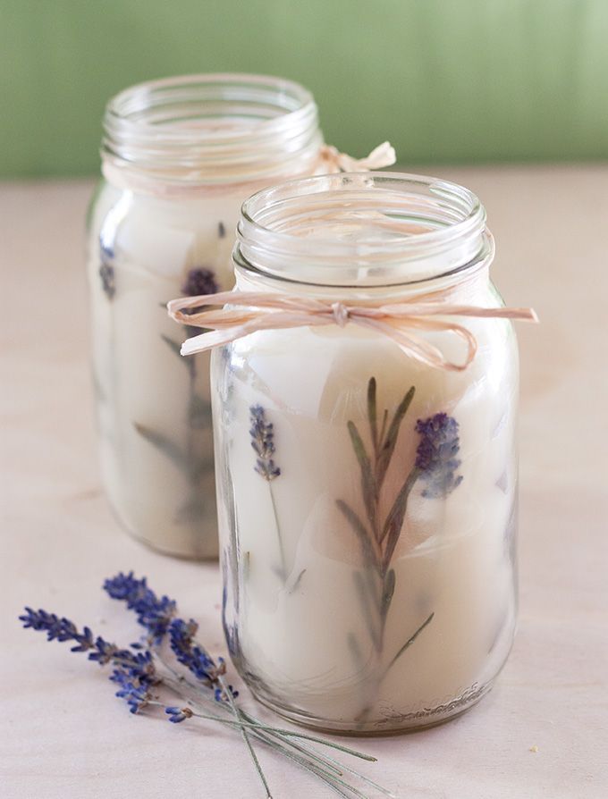 DIY: Pressed Herb Candles – I cant wait to try this project!!! It actually looks