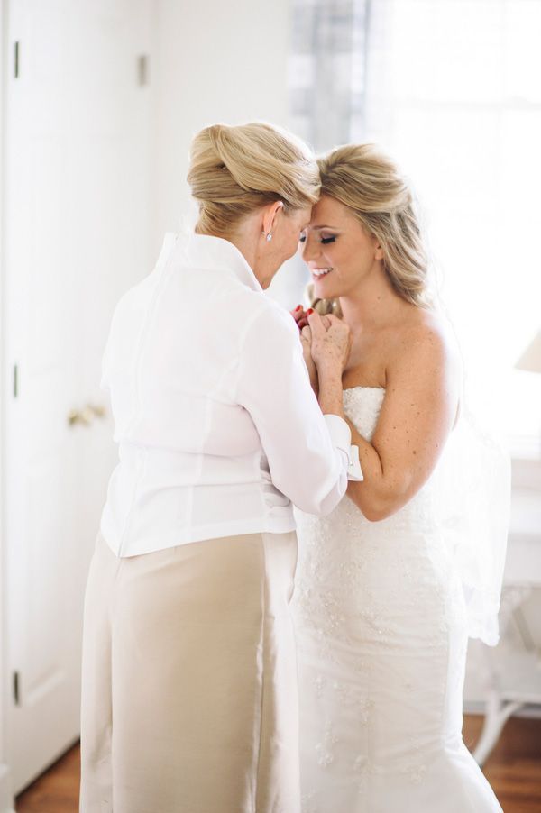 Mother-Daughter Moment | by Pasha Belman Photography #wedding #photography