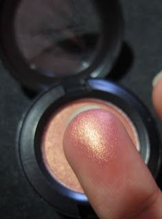 MAC Eye shadow – Expensive Pink