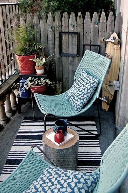 The smallest patios can live large when you add a bit o color! #decorating #tips