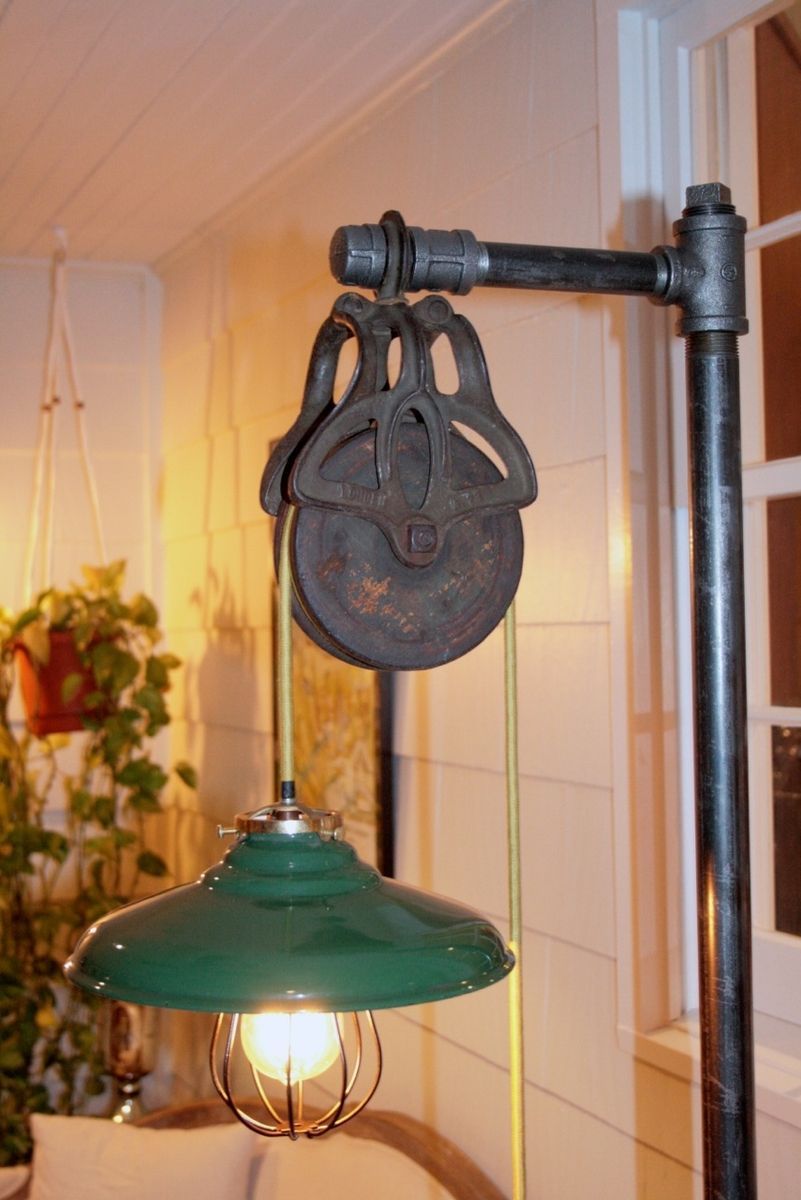 Vintage Industrial Floor Lamp – Dar
