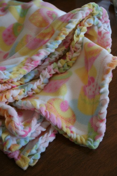 Fleece Blanket edging – lov