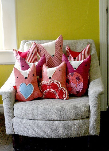 Fox pillows! DIY tutorial how cute?