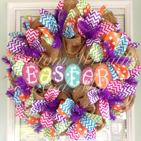 Happy Easter wreath with mesh burla