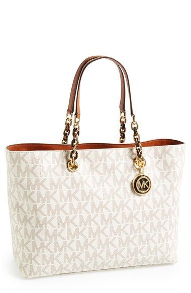 Love this MKs handbag, perfect with