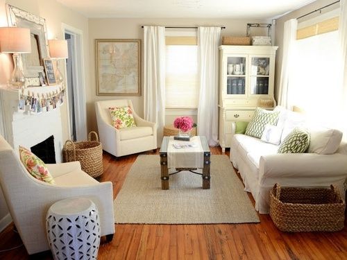 cozy living room – note cou