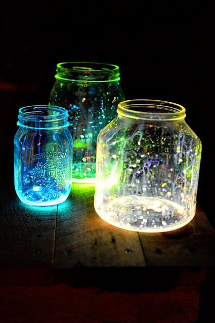 DIY Glow Jars Tutorial – room or outdoor decor. These would look amazing at an evening outdoor party. Line walkways with them, or place them on