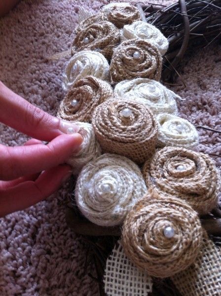 how to make burlap flowers… Ive attempted before but maybe Im missing