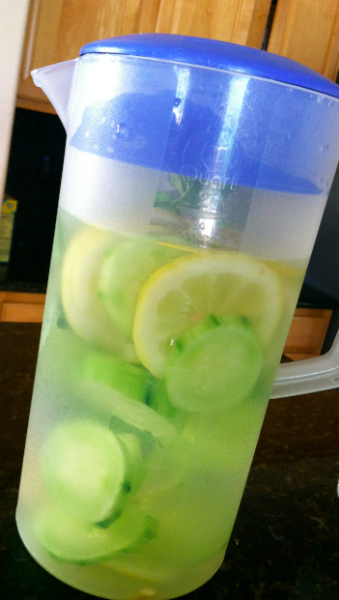 5 Minute Recipe: Lemon/Cucumber Detox Water! Get rid of toxins and cleanse your system with this refreshing