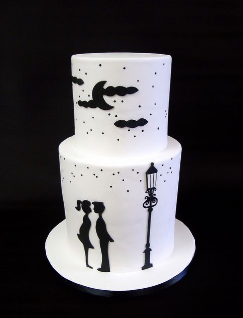 Black & White Kissing Couple Silhouette Wedding Cake by Berliosca Cake Boutique — This just makes me want to sing “Strangers In The Night!” Great for Rat Pack wedding