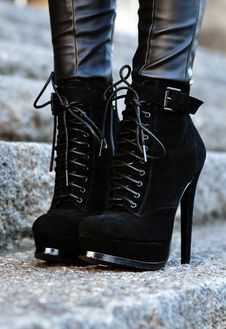 Fabulous, Street Style | Boots. Totally in love with