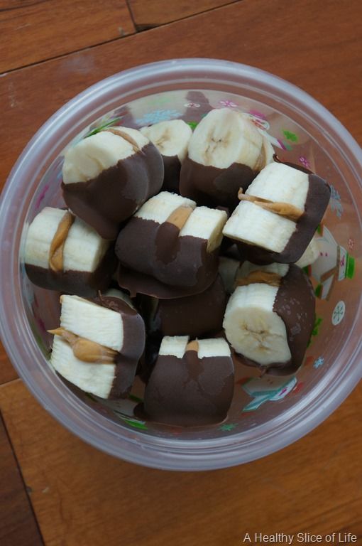 Frozen Chocolate-Dipped Peanut Butter Banana Bites – quick and easy healthy snack! (Think of using Nutella