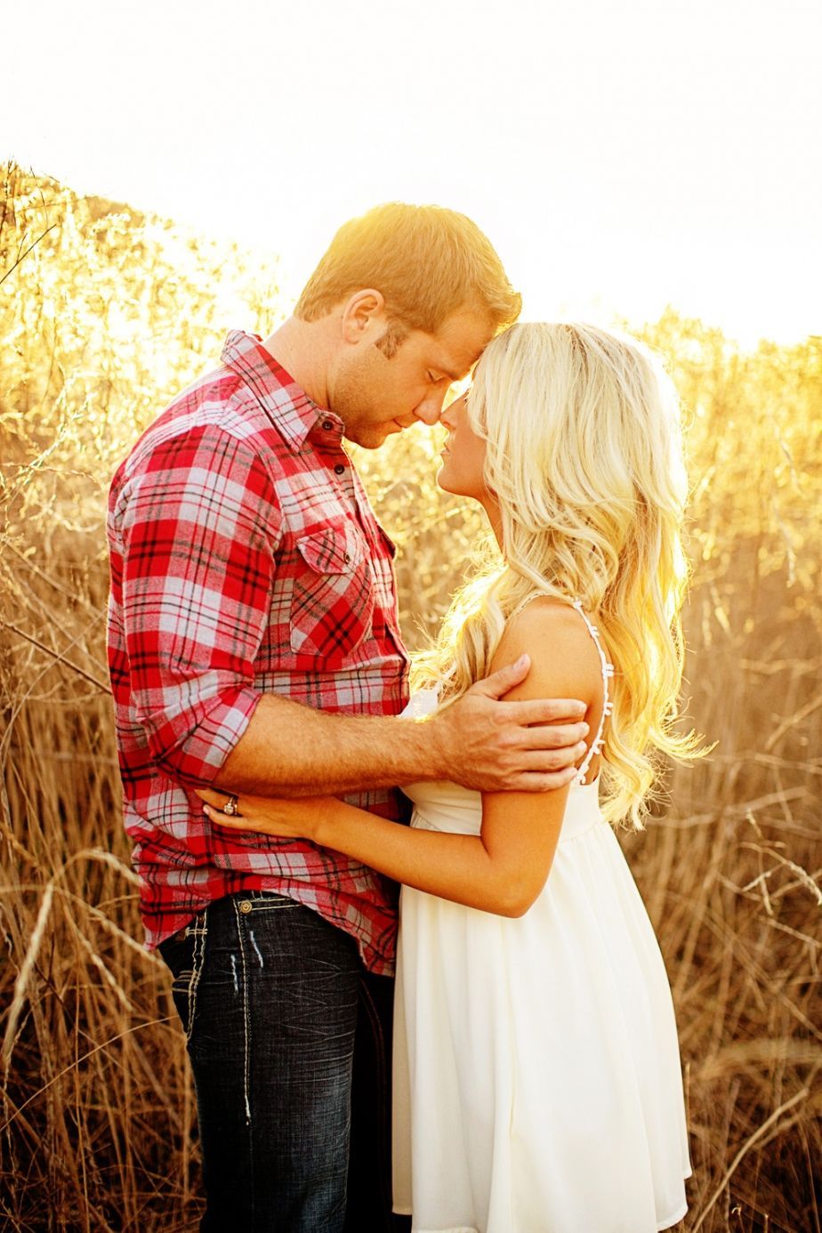Gorgeous light! Love the country feel to these pics! #engagement #wedding