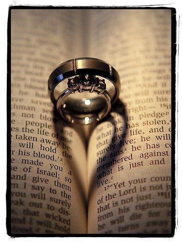 Great wedding ring photo..