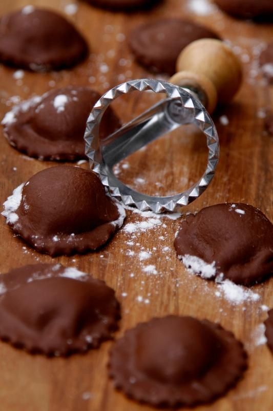 How to Make Chocolate Ravioli. Recipe is filled with mascarpone and vanilla… Not sure if this is a dinner or dessert