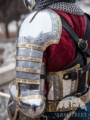 Awesome! Latin carved into his armor. Cant read what it says, though, since there are parts of it I cant