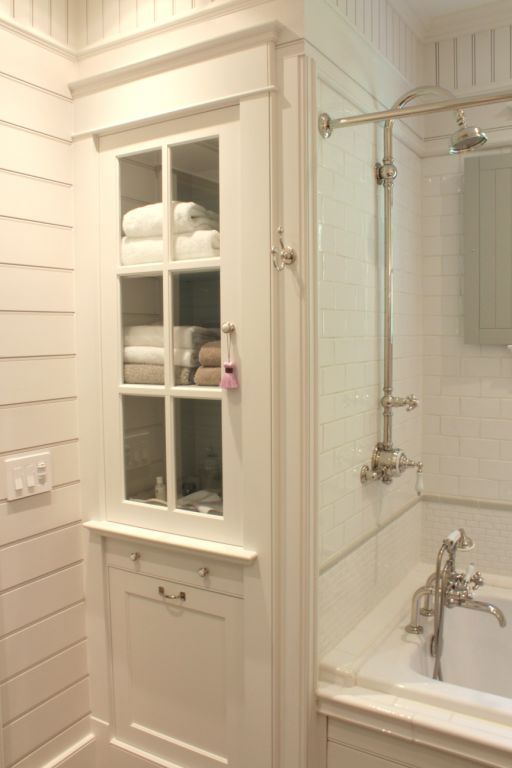 Bathroom linen cabinet and