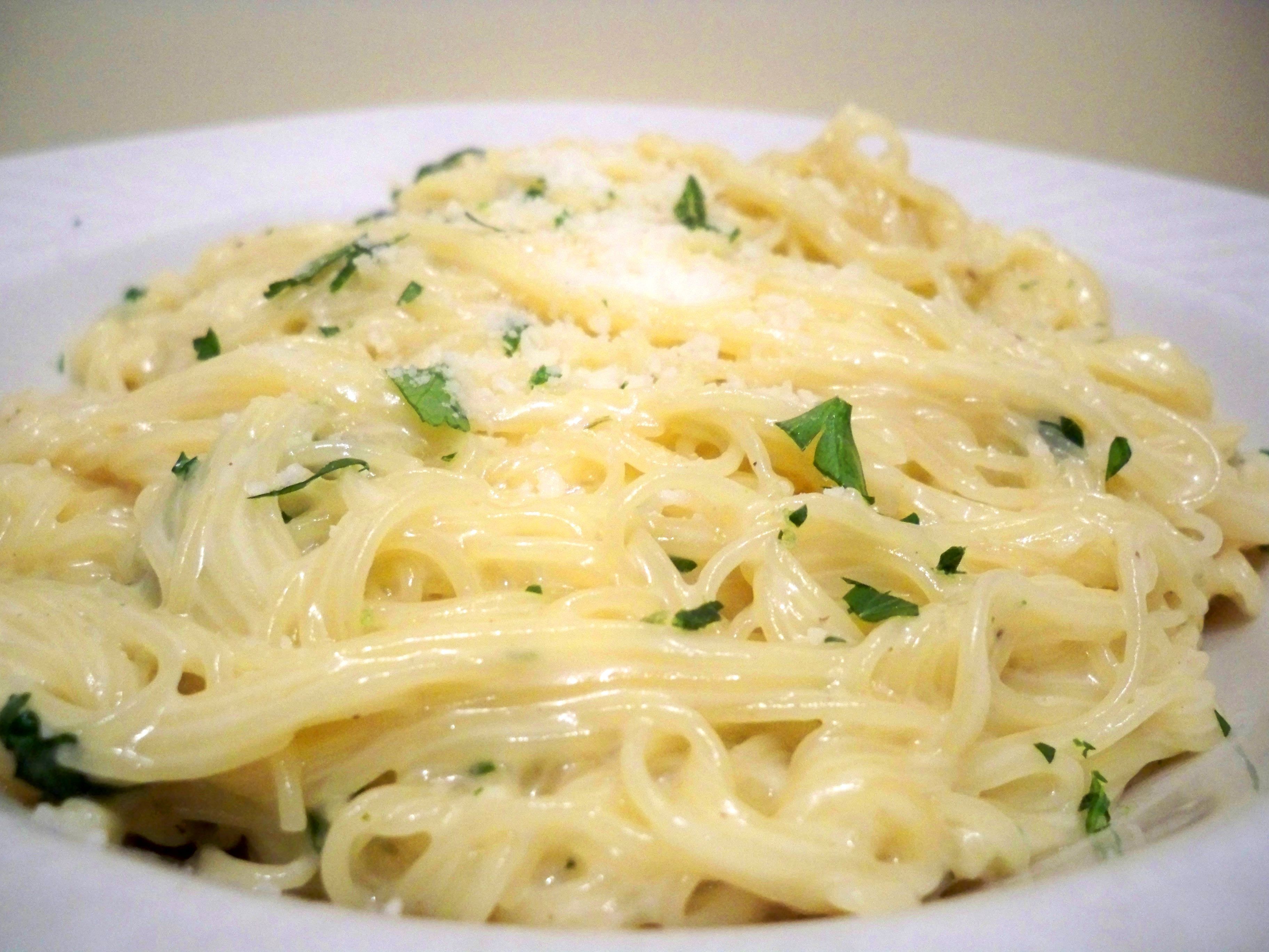 Creamy Garlic Pasta. Easy t