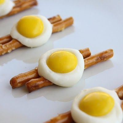 “Eggs and Bacon” Pretzel st