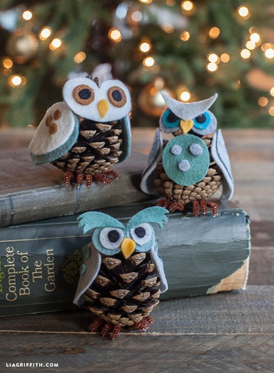 KIDS CRAFT – FELT & PINECONE OWL ORNAMENTS These cute little owls come with three different personalities and with this pattern you can mix and match to make your own little characters. #kidscraft
