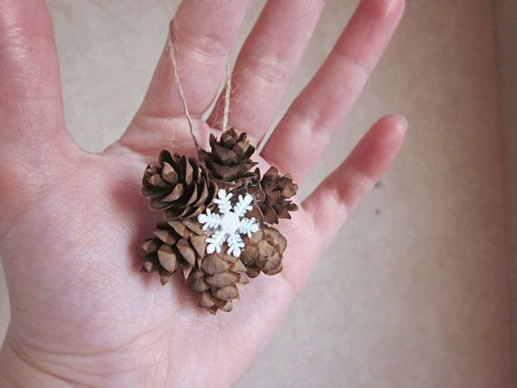 Mini Pine Cone Wreath Ornament, Gift Topper, Christmas Tree Hanging, Snowflake Decoration, Holiday Ornament, Natural Decor, Rustic