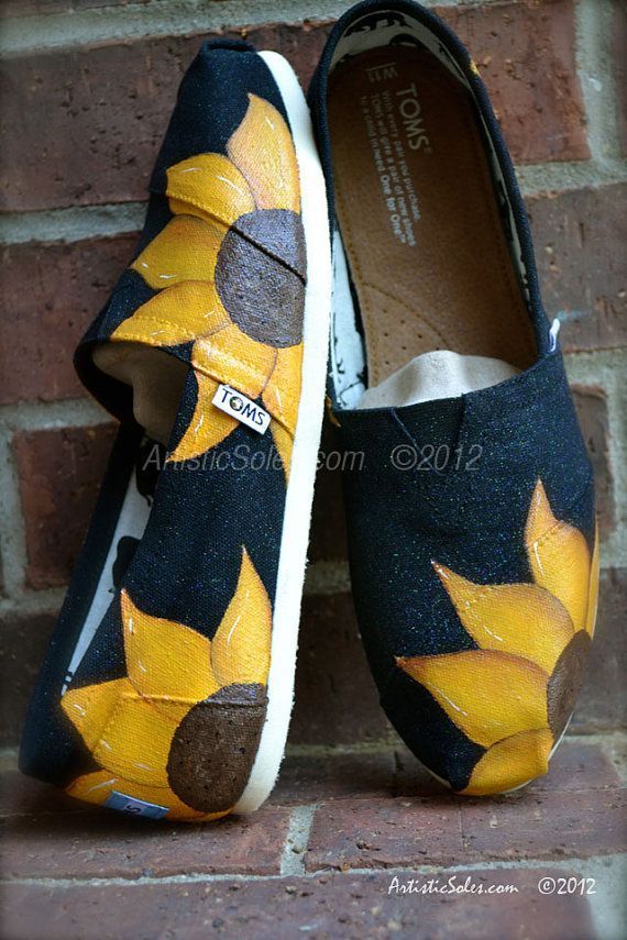 Beautifully TOMS shoes $19