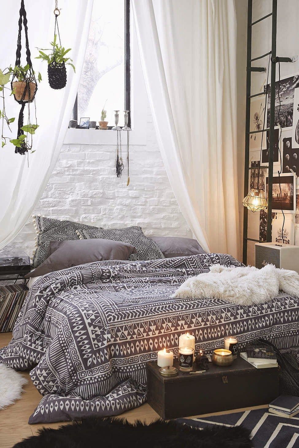 I adore the macrame hanging plants and the curtains, the platform bed and the photo