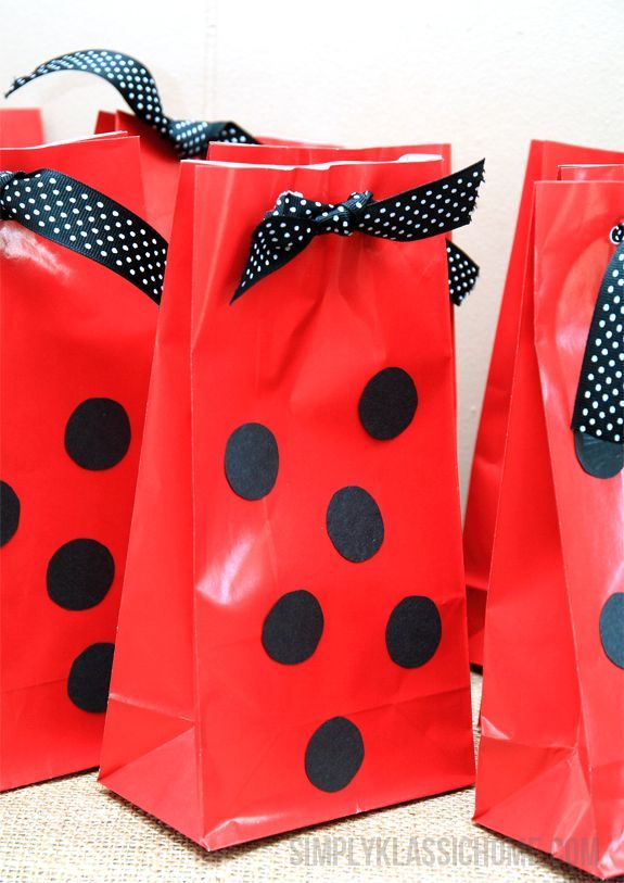 Ladybug bags – party favors @ Simply Klassic. Would be cute like dice for bunco!