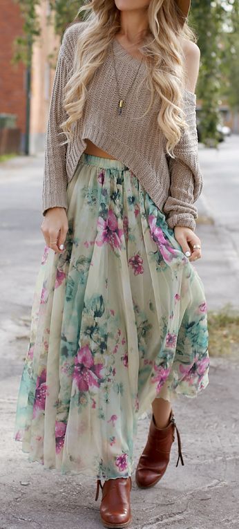 This look is great, in all its jaggedness, in all its faded colors, in all its loose fitting; I think Im in love.