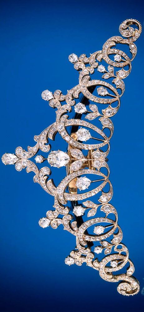 Tiffany & Co., engagment rings, wedding rings, gold rings, platinum rings, diamond rings, bride, bridal, fiance, engagement, wedding #jewellery Tiffany