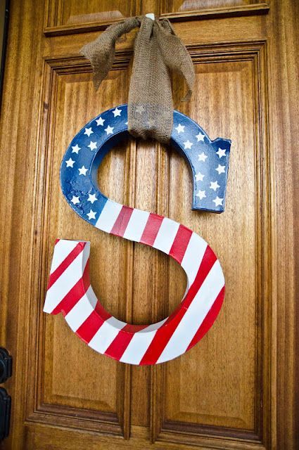 We Three Smiths: 4th of July Monogram Wreath tutorial. Do a different painting for different seasons and switch them out!