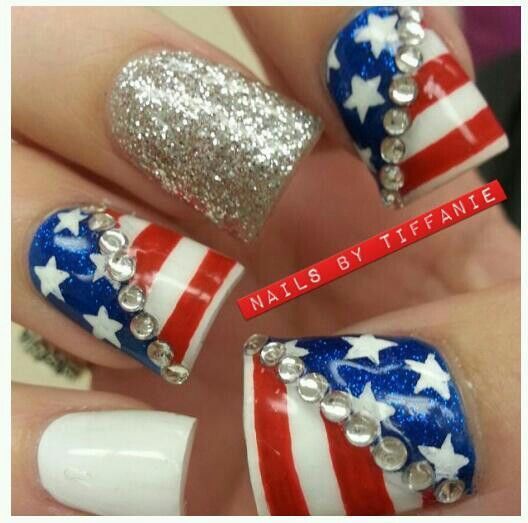16 Nail Designs For July 4th – Celebrate Holiday with Best Simple Home Manicure – HoliCoffee (4)