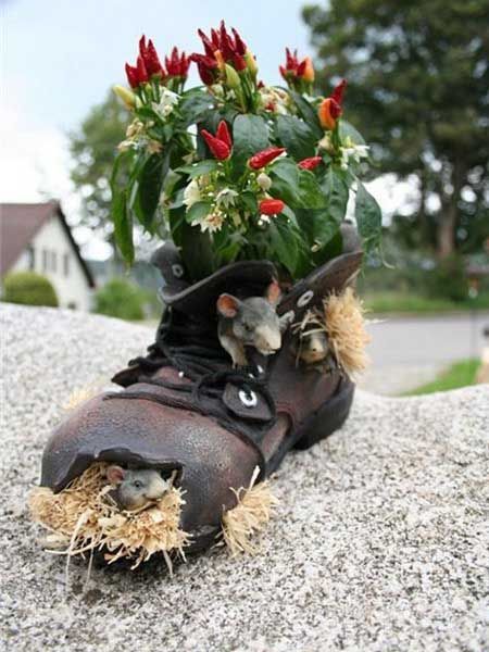 20 Ways to Recycle Shoes for Planters, Cheap Decorations and Backyard Ideas