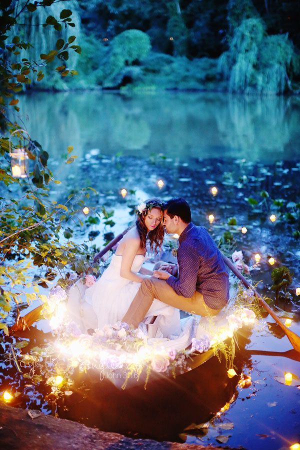 A “Little Mermaid” engagement shoot inspired by the “Kiss The Girl” scene from the movie. So romantic! | Kay English Photography