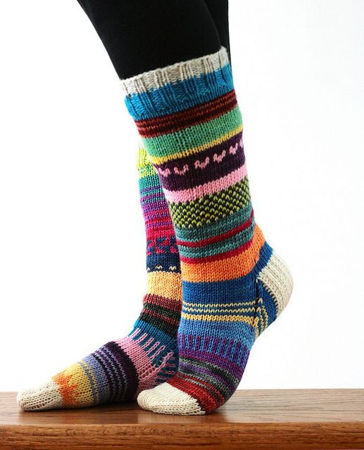 Awesome Scrappy Socks (Tanis Fiber Arts) – using two at once magic loop stash buster
