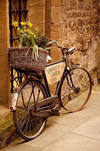 cafe sign on an old bicycle with basket – totally charming way to lure people into your restaurant